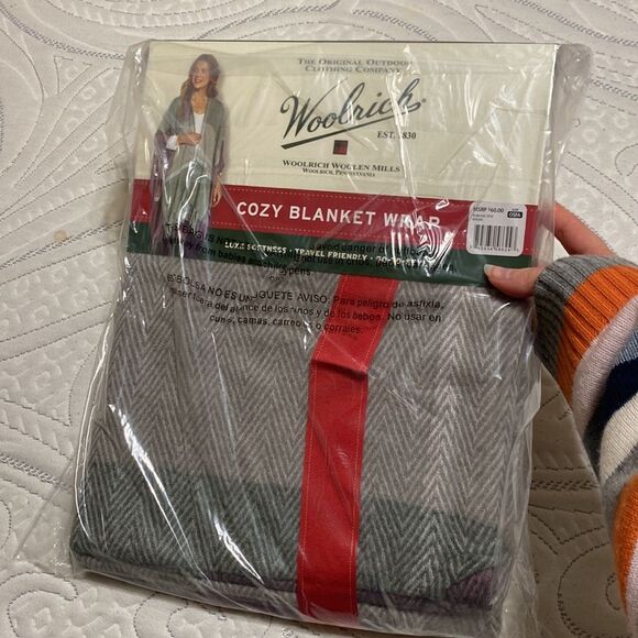 Woolrich textured plaid cozy blanket wrap with fringe trim - Picture 4 of 7